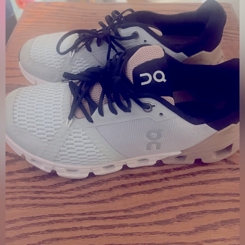 On Cloud Tennis Shoes. Glacier/Rose brown. Size 7.
